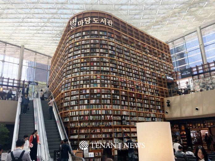 코엑스몰에 이색 공간 등장…5만여권 갖춘 ‘열린 도서관’ 북적