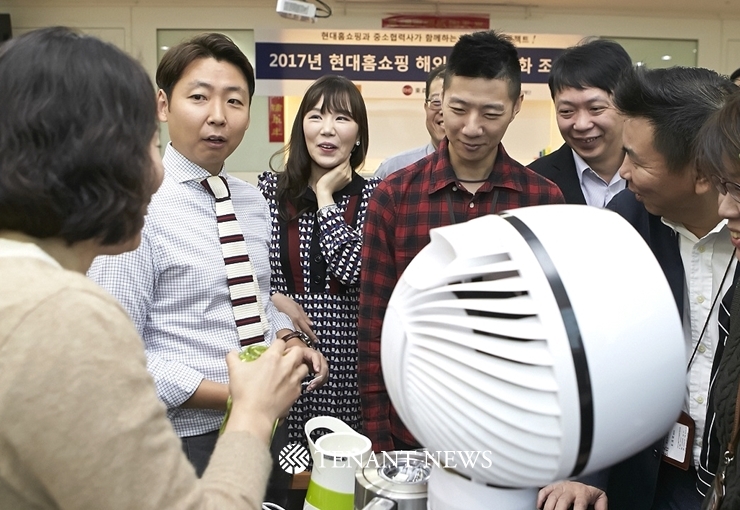 현대홈쇼핑, 中企 해외진출위해 업계 최초 항공료·숙박비 지원한다<br />
<b>Deprecated</b>: strip_tags(): Passing null to parameter #1 ($string) of type string is deprecated in <b>/home/newsaikr/public_html/wp-content/themes/Newspaper/loop-single.php</b> on line <b>60</b><br />
현대홈쇼핑, 中企 해외진출위해 업계 최초 항공료·숙박비 지원한다