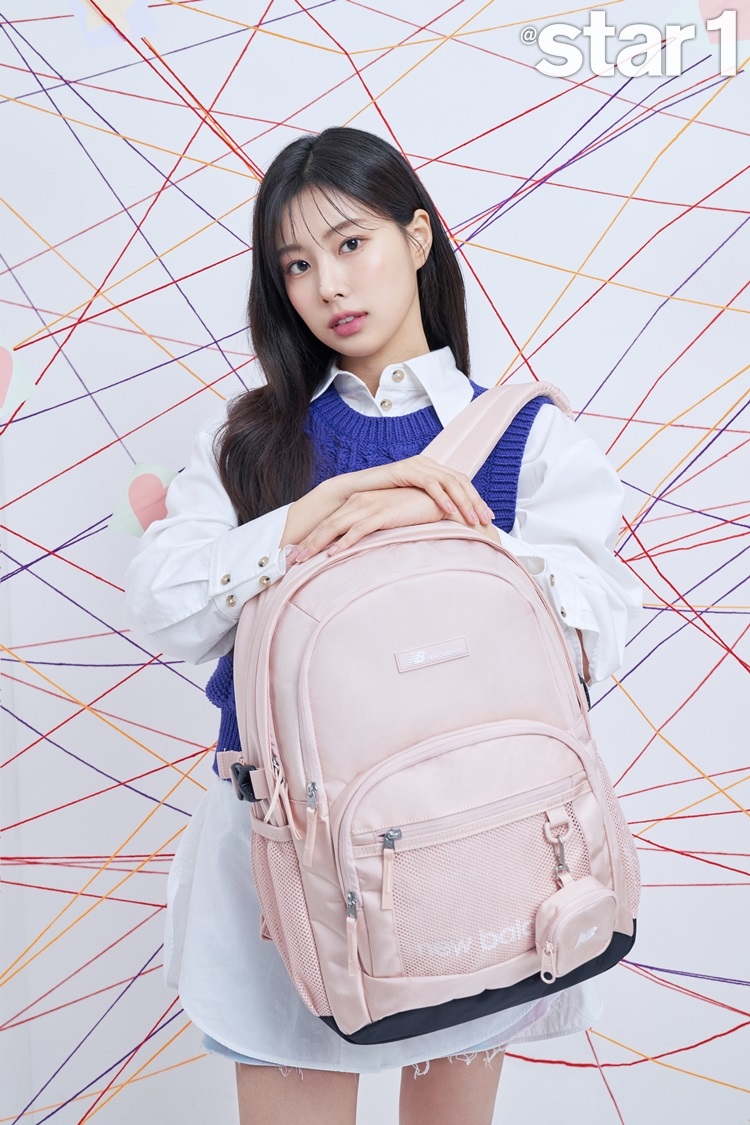 뉴발란스X강혜원, MBTI 콘셉트 신학기 백팩 화보 공개