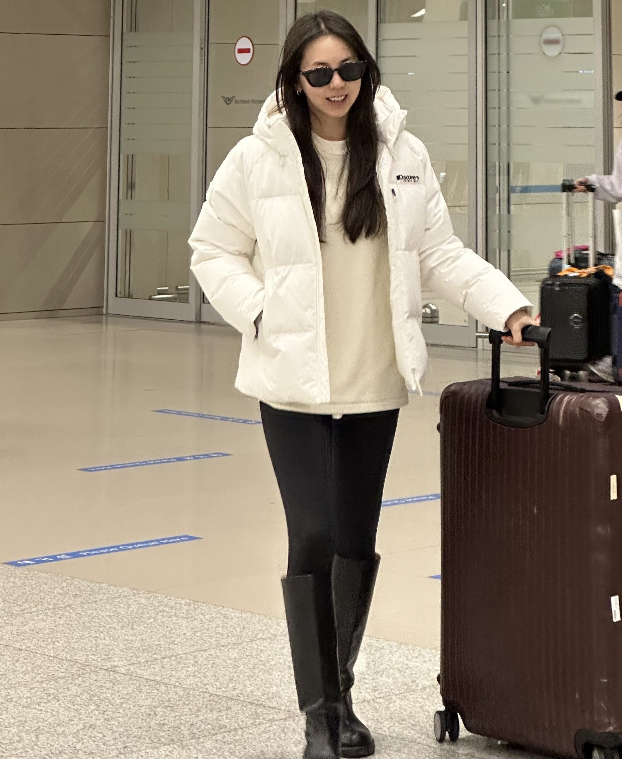 F&F ‘디스커버리’ 패딩으로 공항패션 완성한 배우 안소희 화제