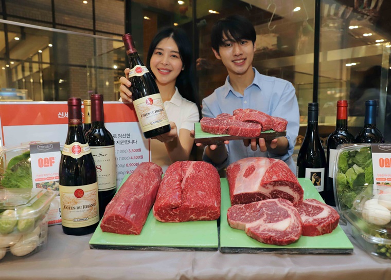 신세계백화점, 소고기·채소·와인 할인 행사 ‘신세계 암소 데이’ 진행