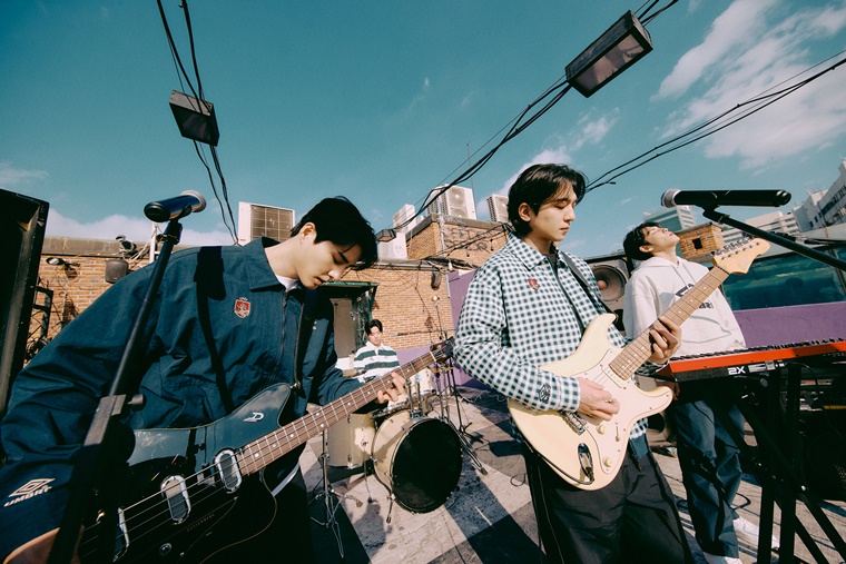 엄브로, ‘데이식스’ 새로운 브랜드 앰버서더 선정