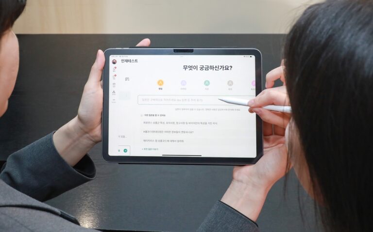 현대백화점, ‘실전형 업무 노하우’ 알려주는 ‘AI 시스템’ 도입