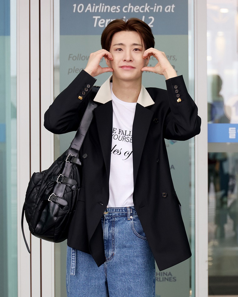 갓세븐 ‘영재’, 디자이너 브랜드 ‘잉크’ 제품 입고 피렌체로 출국