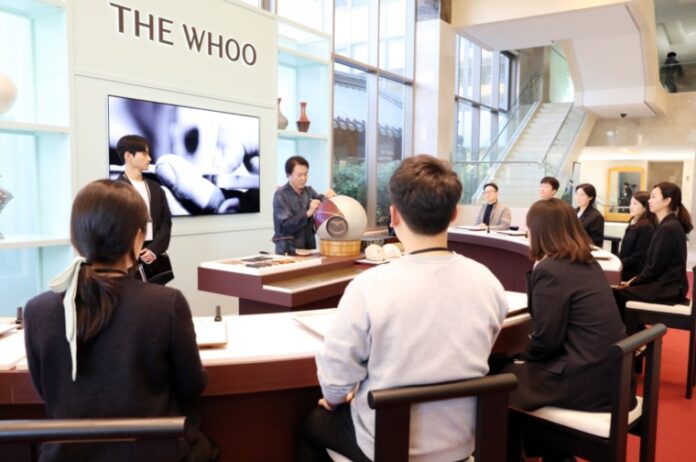 2510_LG생활건강_사진_‘더후 아트 헤리티지 라운지’ 자개 공예 클래스