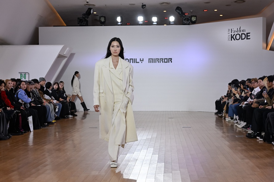 2026-fw-fashion-kode-daily-mirror-runway