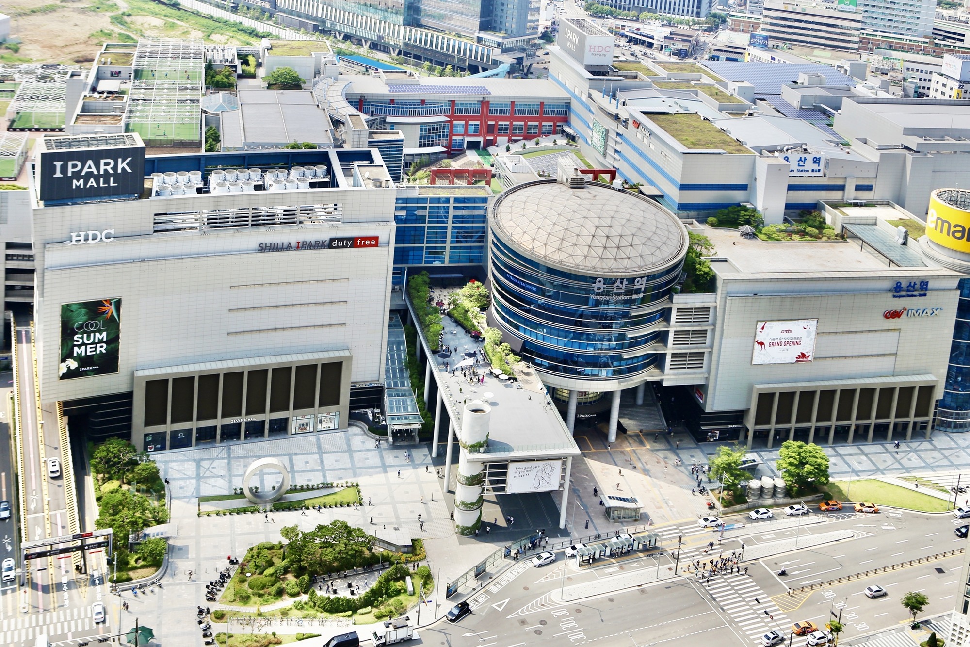 서브컬처 거점으로 거듭난 아이파크몰 용산점 건물 전경